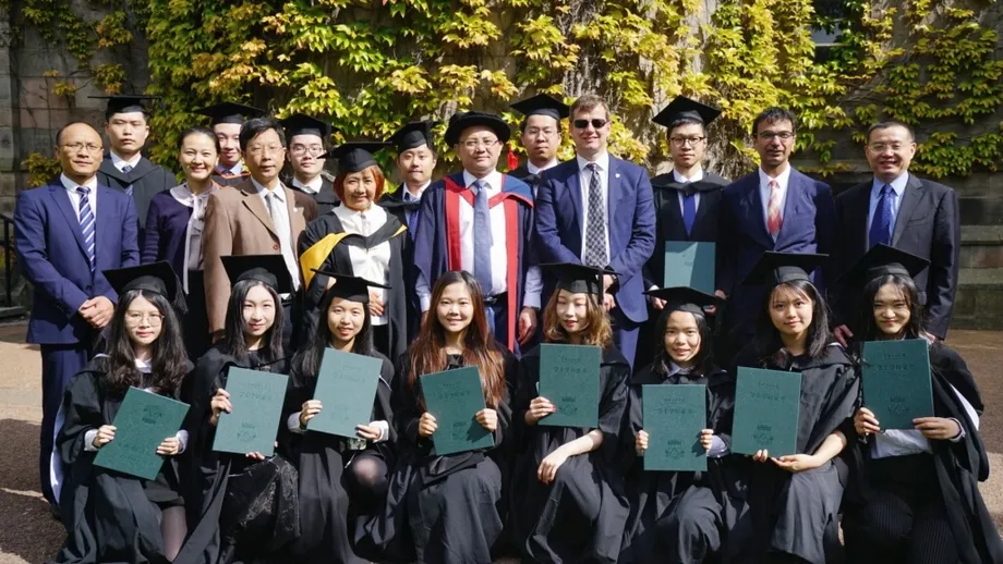 Steigende Kosten und strengere Visabestimmungen lassen chinesische Studierende den Wert britischer Abschlüsse hinterfragen