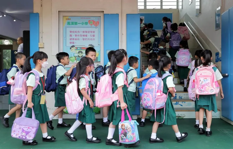 Hongkongs neuer Englischlehrplan: Nationale Sicherheit und Patriotismus rücken an Grundschulen in den Mittelpunkt