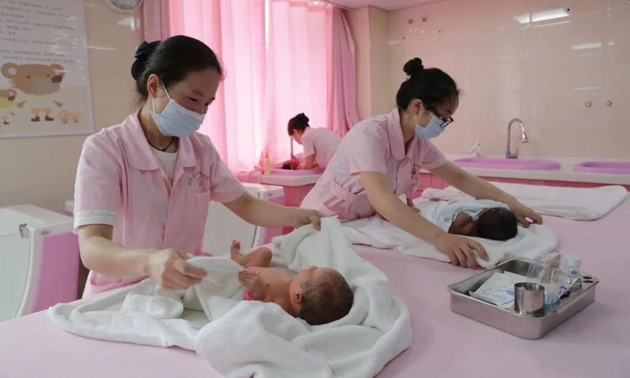 Chinas landesweite Geburtenzuschüsse: Können finanzielle Anreize die demografische Krise umkehren?