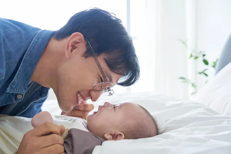 Südkoreanische Väter nehmen angesichts der demografischen Krise zunehmend Elternzeit