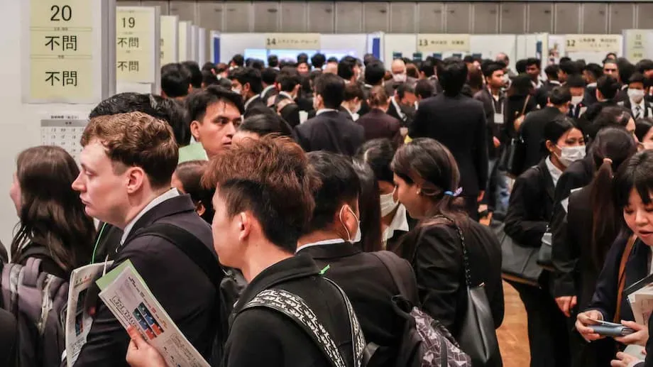 Japans Herausforderung bei der Entwicklung internationaler Fachkräfte: Politik, Fortschritte und der weitere Weg