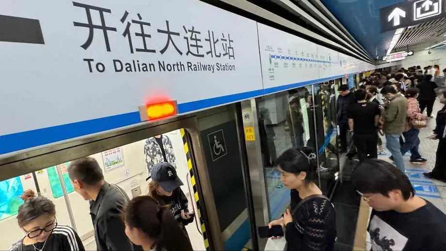 Chinas Metros erhöhen angesichts wachsender Verluste die Fahrpreise und schränken den Betrieb ein: eine nationale und globale Perspektive