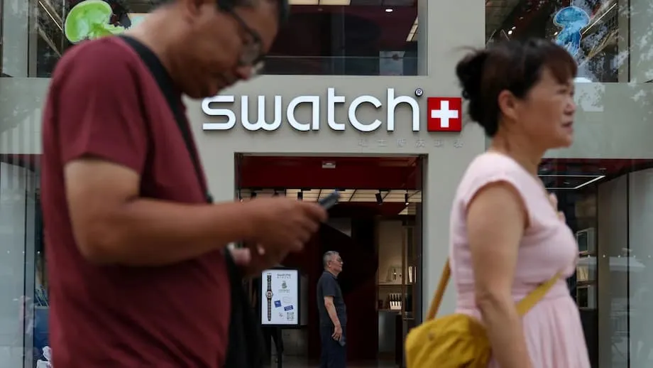 Swatch steht in China wegen Anzeige mit „Schlitzaugen“-Geste in der Kritik: Was schiefgelaufen ist und was das für globale Marken bedeutet
