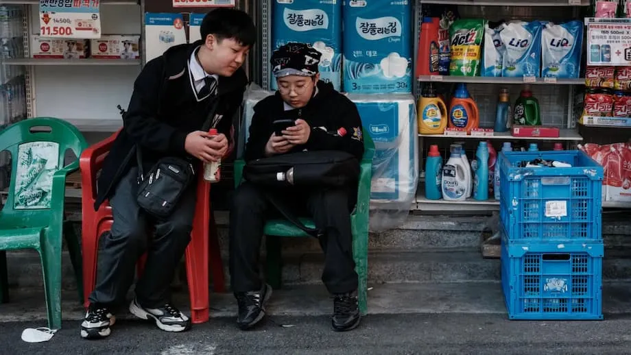 Südkorea verabschiedet wegweisendes Gesetz zum Handyverbot an Schulen: Eine ausführliche Analyse der Debatte, der Auswirkungen und des internationalen Kontexts