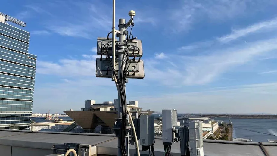 Japans Vorstoß für heimische Funktechnologie für Basisstationen: Sicherheit, Wettbewerbsfähigkeit und der globale Wettlauf um 5G