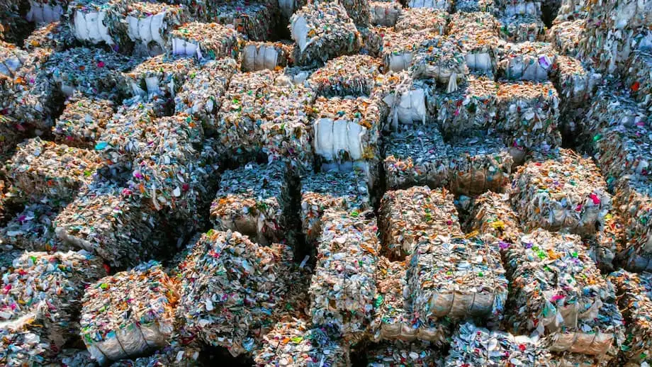 Bahnbrechender Ein-Schritt-Prozess wandelt Plastikmüll in Benzin um: US-chinesisches Team setzt neue Maßstäbe beim Recycling