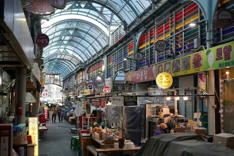Jongno-Sinjin-Markt entdecken: Seouls verborgenes traditionelles Juwel