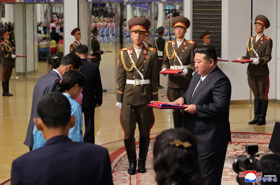 Kim Jong Un verspricht Unterstützung für Familien nordkoreanischer Soldaten, die im Kampf für Russland getötet wurden: Einblicke in Pjöngjangs kostspieliges Wagnis in der Ukraine
