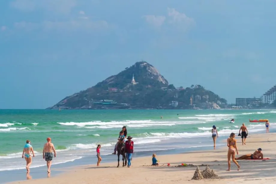 Starker Baht stellt Thailands Hochsaison auf die Probe, während Flugpreise sinken und Hotels konkurrieren