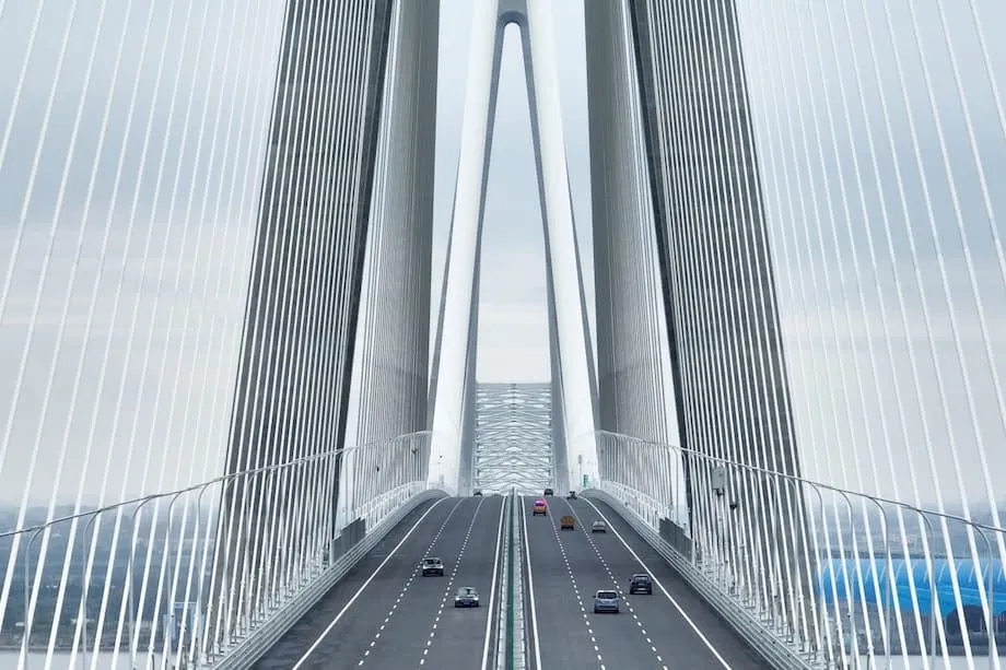 China eröffnet die längste Schrägseilbrücke der Welt über den Jangtse