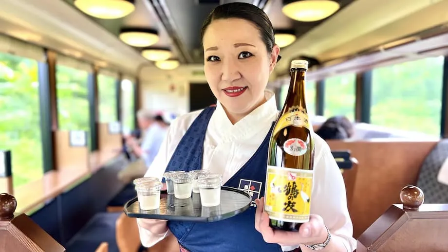 Mit Niigatas Sake-Zug durch Japans Schneeland