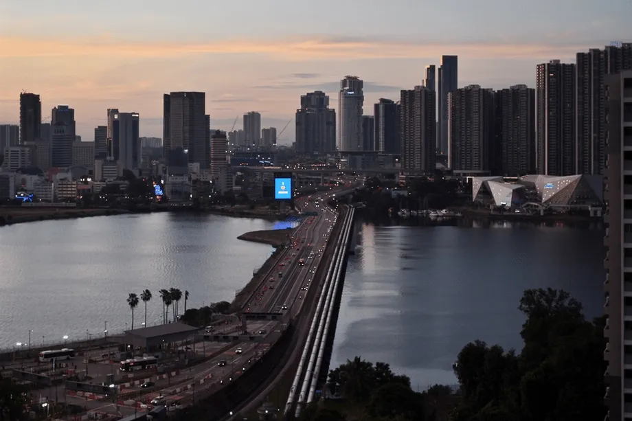 So reisen Sie legal von Singapur nach Johor Bahru: Busse, Taxis, Zug, Auto und QR-Codes