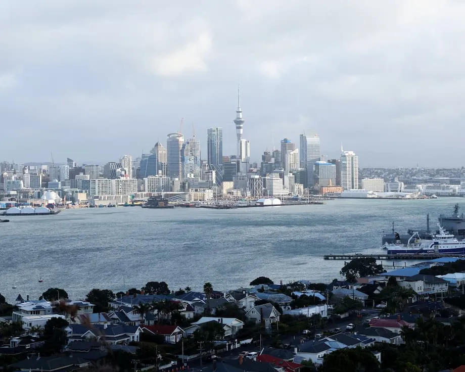 Neuseeland ändert Aufenthaltsregeln, um Fachkräftemangel und Abwanderung entgegenzuwirken
