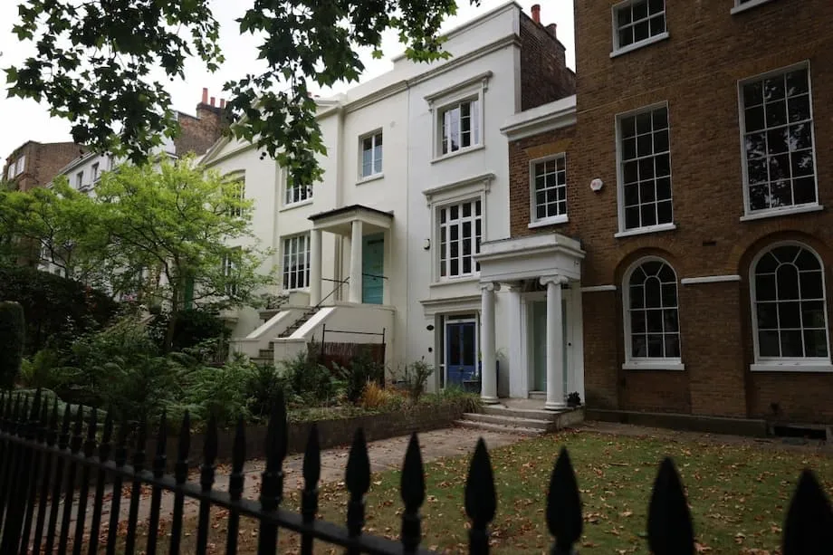 Wie schmutziges Geld aus Asien immer wieder in britischen Immobilien landet