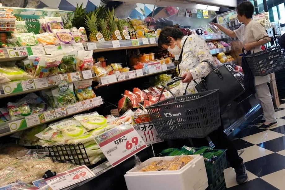 Steigende Preise, knappe Haushaltsbudgets: Warum Inflation für japanische Haushalte das wichtigste Thema ist
