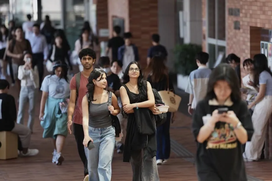 Hongkong hebt Obergrenze für internationale Studierende auf 50 Prozent an, Wohnraum und Integration im Fokus