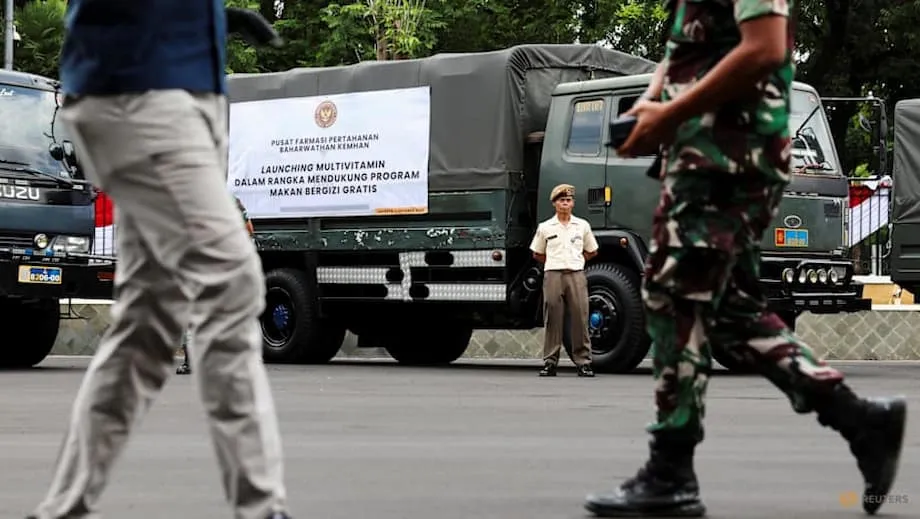 Indonesiens Militär produziert Multivitamine für kostenloses Essensprogramm