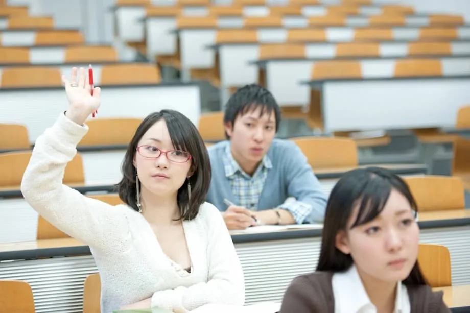 Japan führt ab 2026 integrierte fünfjährige Bachelor- und Masterstudiengänge ein
