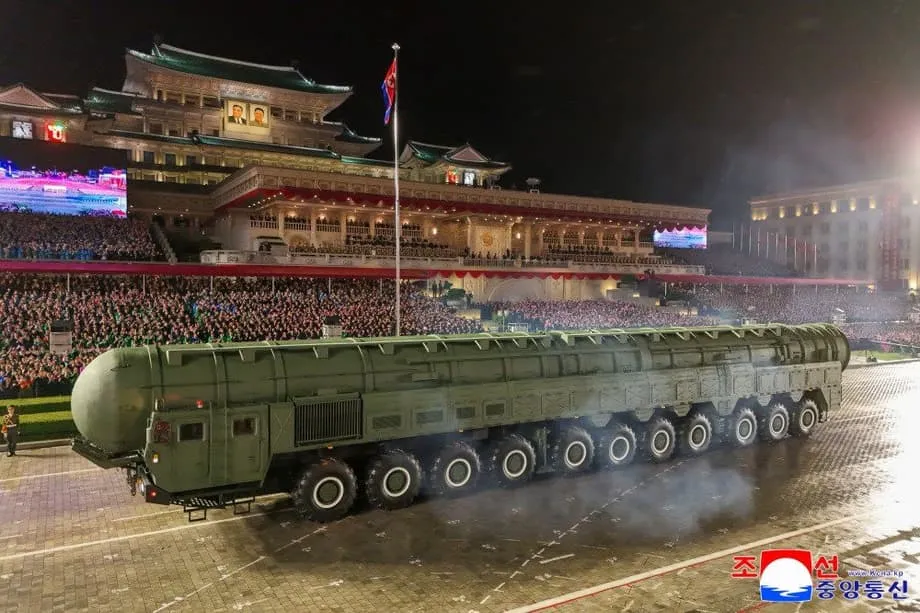 Nordkoreas Militärparade rückt Hyperschall- und Interkontinentalraketen ins Rampenlicht