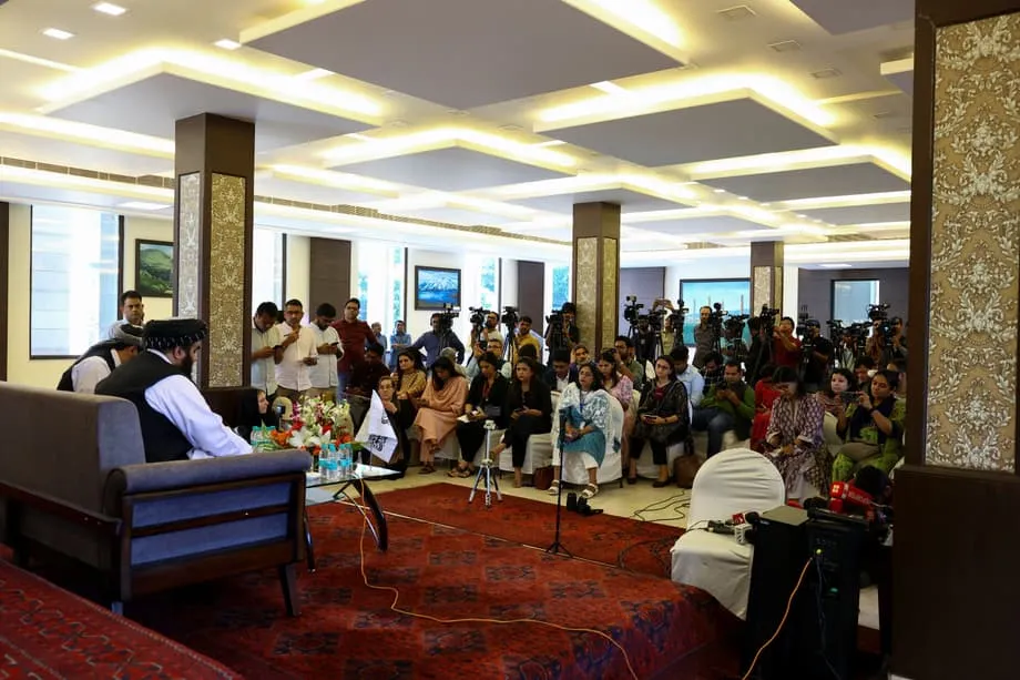 Journalistinnen konfrontieren Taliban-Minister in Delhi, während Indien seine Beziehungen zu Kabul abwägt