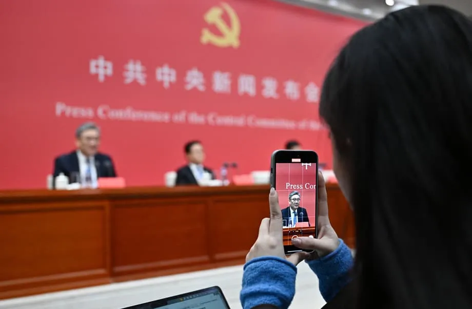 Viertes Plenum in China gibt Technologieschub, Marktbereinigung und umfassender Militärsäuberung den Kurs vor