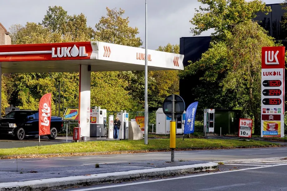 Lukoil willigt nach neuen US-Sanktionen in Verkauf internationaler Vermögenswerte an Gunvor ein
