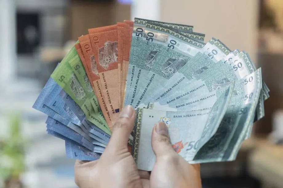 Ringgit erreicht höchsten Stand seit 13 Monaten und legt stärker zu als andere asiatische Währungen