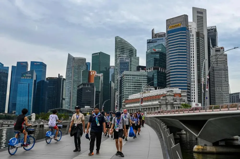 Singapur übernimmt im globalen Wettbewerb um Talente die Führung, während KI und soziale Kompetenzen das Rennen neu prägen