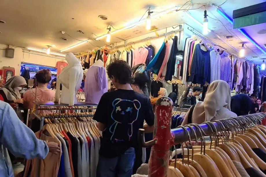 Secondhandhändler wehren sich gegen verschärftes Importverbot in Indonesien
