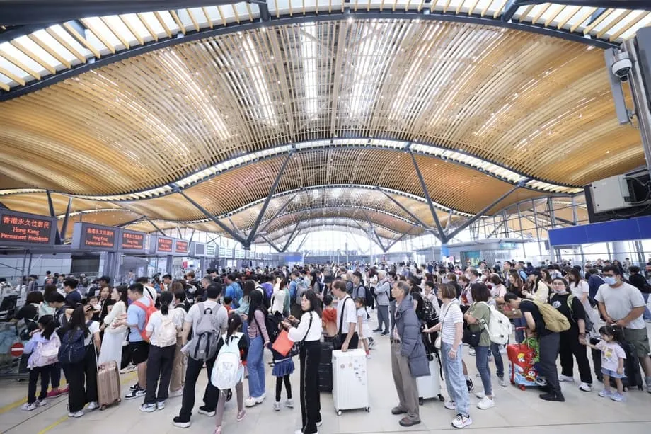 Gesichtserkennungs-Schnellspuren für Hongkonger werden ausgeweitet, Fachkräfte vom Festland erhalten längeren Zugang zur Stadt