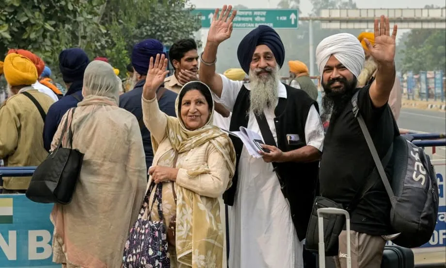 Indische Sikh-Pilger reisen zum Jahrestag von Guru Nanak nach Pakistan, Grenzübergang begrenzt geöffnet