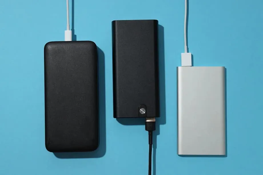 China verschärft Regeln für Powerbanks im Flugverkehr, während das MIIT strengere Sicherheitsstandards plant