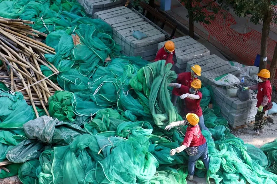 Gerüstnetz in Hongkong entzündet sich trotz bestandener Sicherheitsprüfung