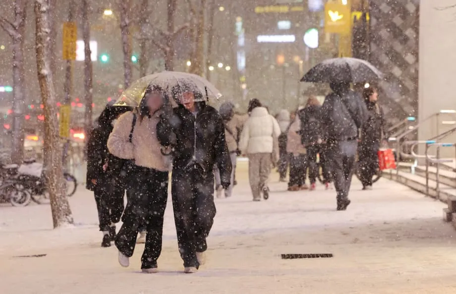 Traditionelle koreanische Schneefeste und Bräuche