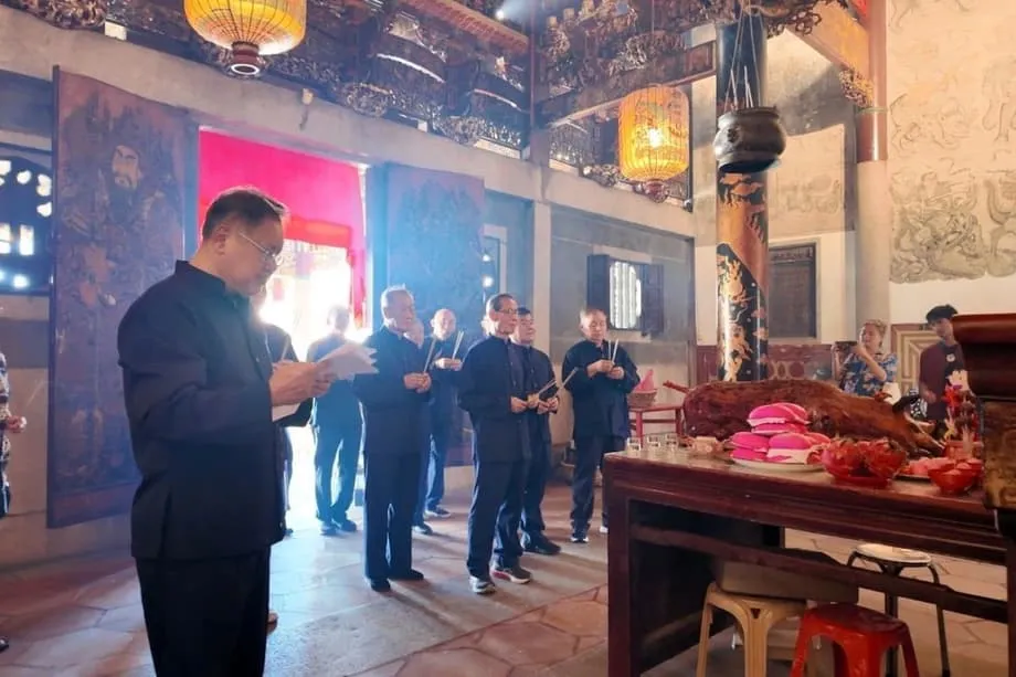 Die Peranakan-Chinesen: Ahnenrituale und das kulturelle Erbe Südostasiens