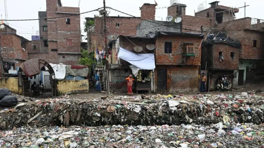 Indiens urbane Krise: Warum Städte trotz milliardenschwerer Infrastrukturinvestitionen immer lebensfeindlicher werden