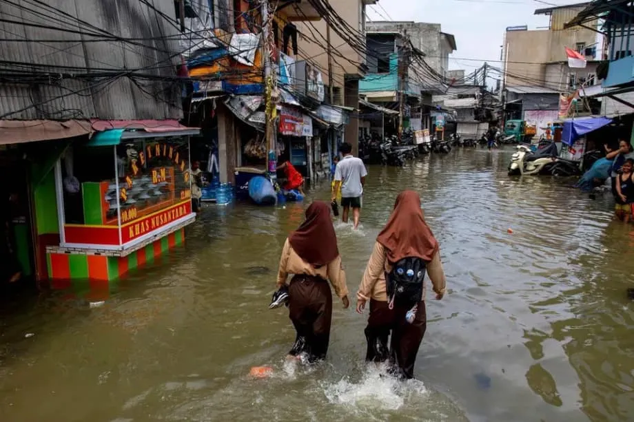 Jakarta sinkt immer tiefer, während Bodensenkungen die Überschwemmungsgefahr verschärfen