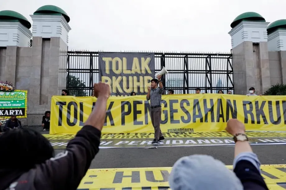 Indonesiens neues Strafgesetzbuch: Koloniales Erbe abgelöst, neue Kontroversen