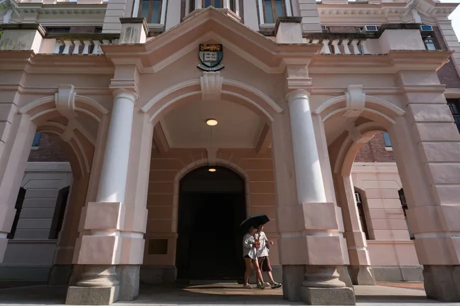 HKU erreicht Top-10-Platzierung im Bildungsbereich, während asiatische Universitäten in globalen Rankings aufsteigen