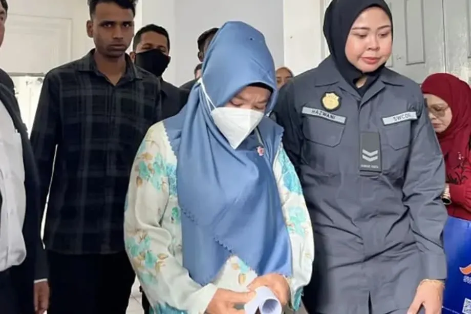 Zwei Ausländer als Erste nach Malaysias strengem neuen Gesetz gegen Vermüllung angeklagt