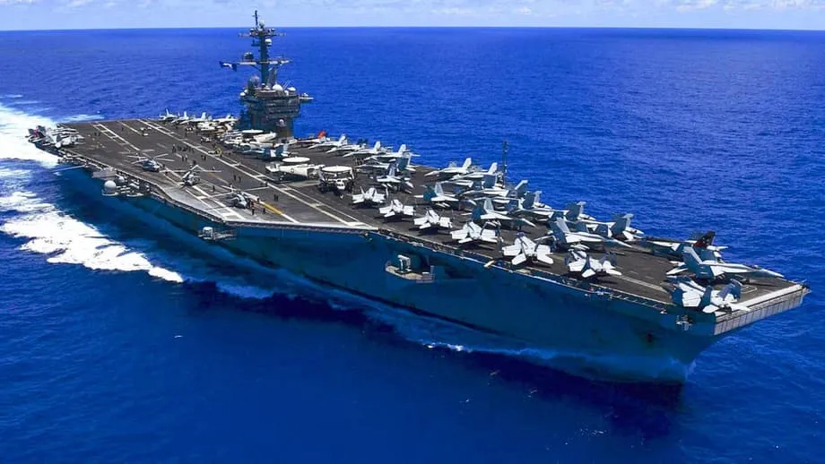 Schießübungen der USS Abraham Lincoln im Südchinesischen Meer verdeutlichen militärische Einsatzbereitschaft und Umweltrisiken