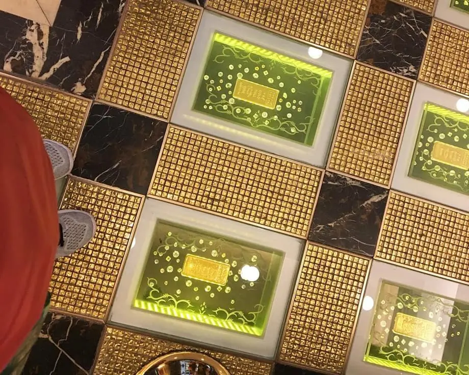 Macaus Grand Emperor Hotel verkauft Goldbarren aus der Lobby für 13 Millionen Dollar