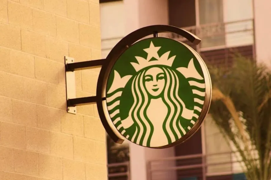 Unbeaufsichtigtes Gepäck von Flugbegleitern löst Debatte über Café-Etikette und unternehmerische Verantwortung in Seoul aus