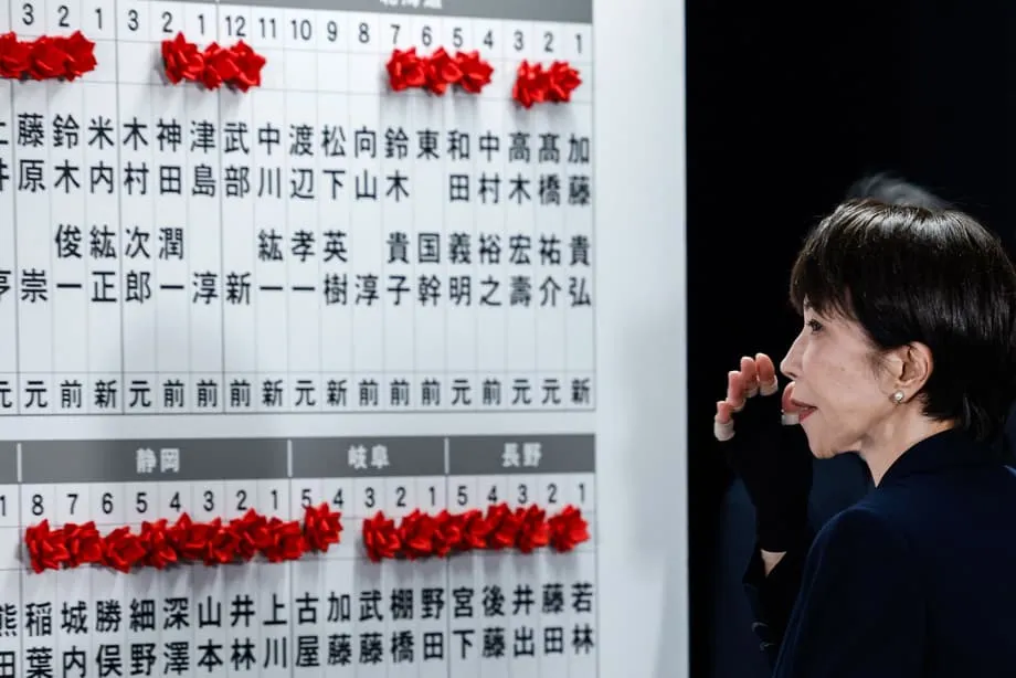 Japans erste Premierministerin gewinnt bei Erdrutschsieg historische Zweidrittelmehrheit