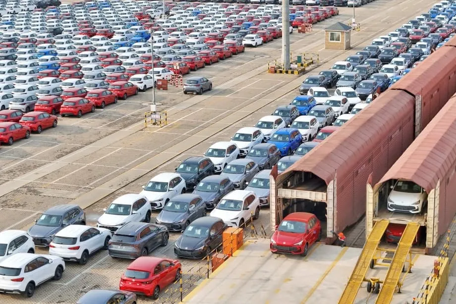 Chinas Autobauer verkürzen Zahlungsfristen für Zulieferer von 300 auf 54 Tage, während Peking gegen den Preiskampf vorgeht