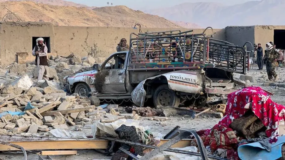 Pakistan erklärt Afghanistan den „offenen Krieg“ – Luftangriffe erschüttern Kabul