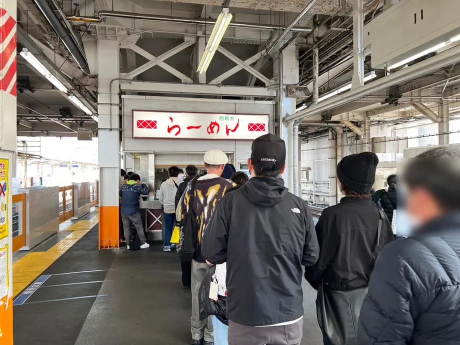 Letzte Runde für Ramen am Bahnsteig: Tokios schwindende Esskultur aus der Showa-Zeit