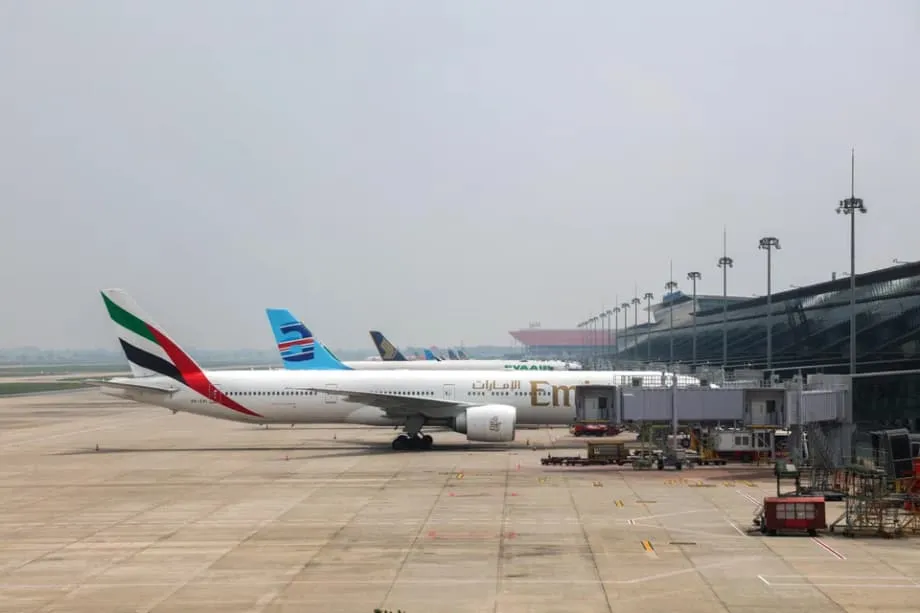 Vietnam stellt sich auf Flugkürzungen wegen drohender Kerosinknappheit ein