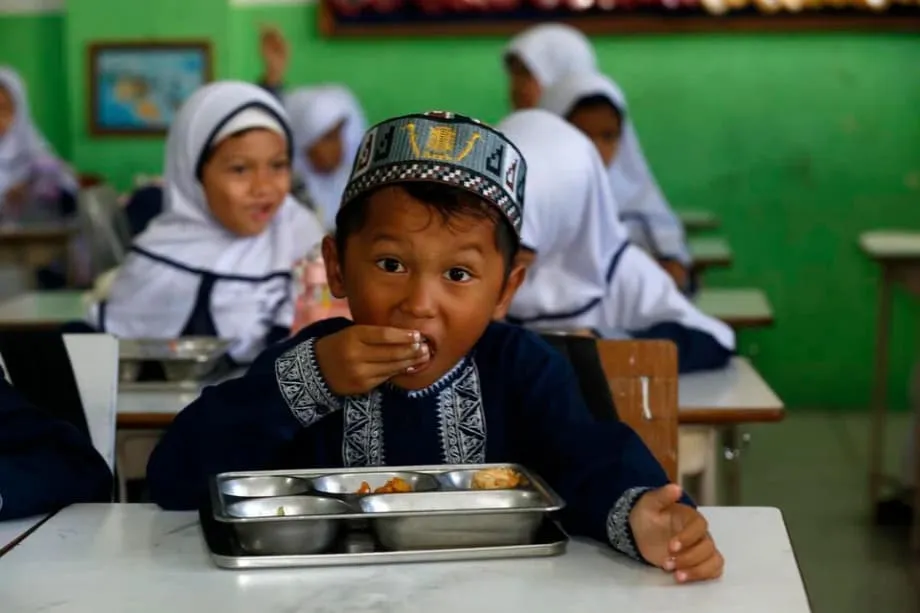 Skandal um rohen Wels zwingt Indonesien zur Schließung von mehr als 2.200 Schulküchen