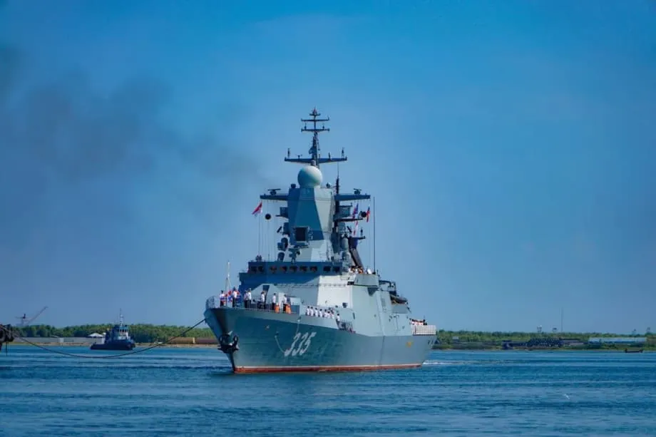 Russisches U-Boot läuft für gemeinsame Übungen in Jakarta ein und signalisiert engere Marinebeziehungen im Indopazifik